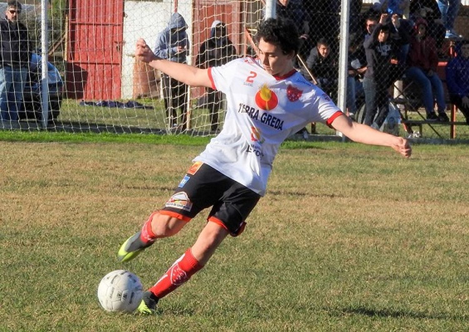 Triunfo de Central Larroque y empates en el Parque y en el Estadio