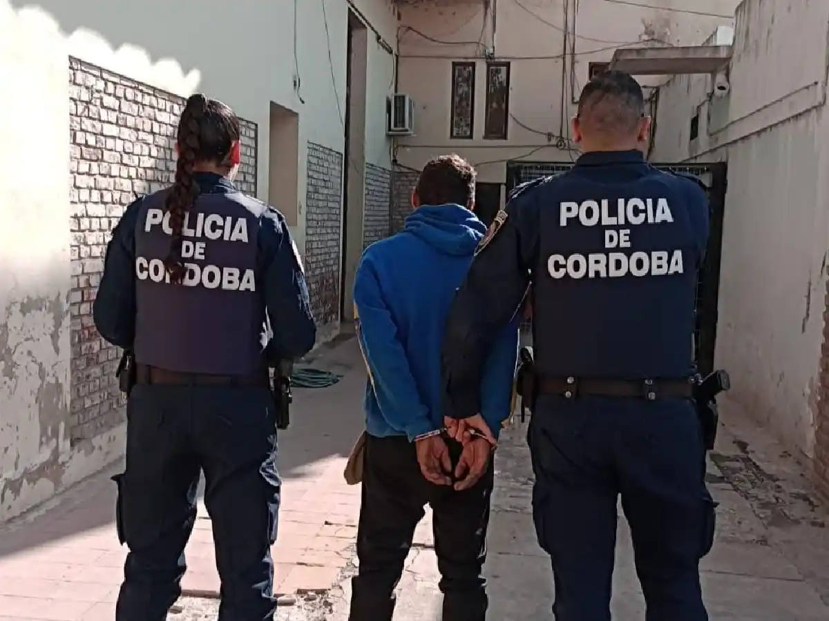 Incumplió una orden de restricción y fue detenido