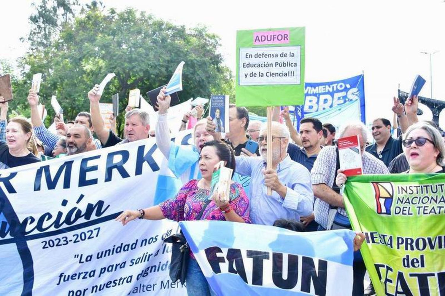 Frente a la UNaF se sintió con gran fuerza la
marcha en defensa de la universidad pública