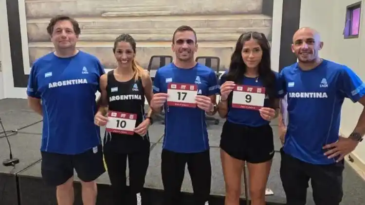 La marplatense Natacha Castaño junto al equipo argentino en el Sudamericano de Maratón.