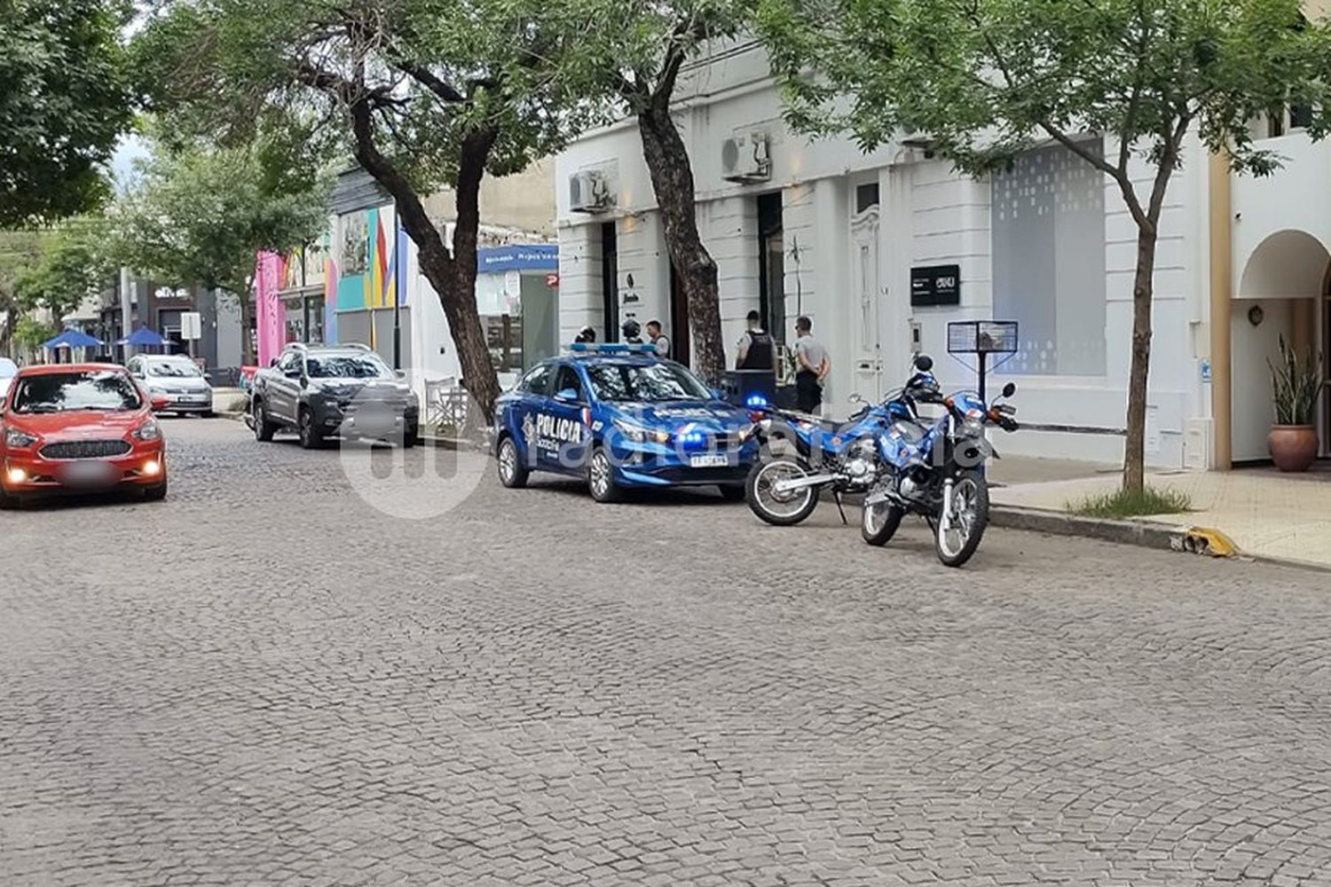 Gritos y disturbios en un comercio del microcentro: hay una persona detenida