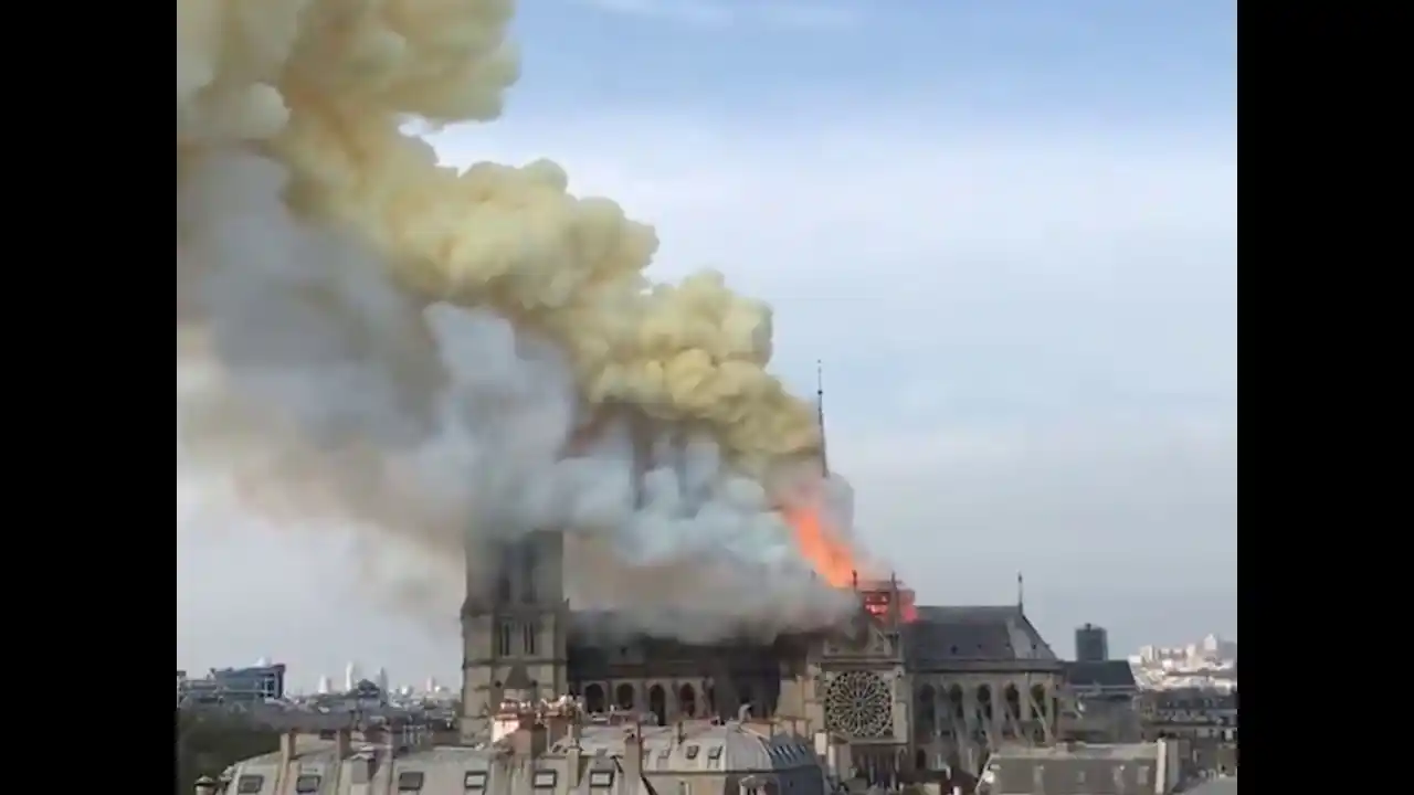 París: se incendia la catedral de Notre Dame