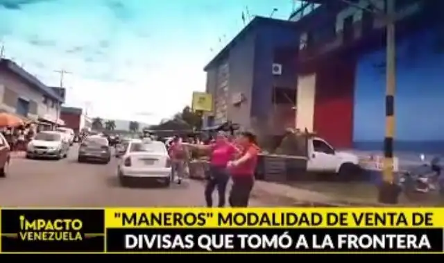 En las calles y avenida se observan a personas con fajos de efectivos para el cambio de divisas. 