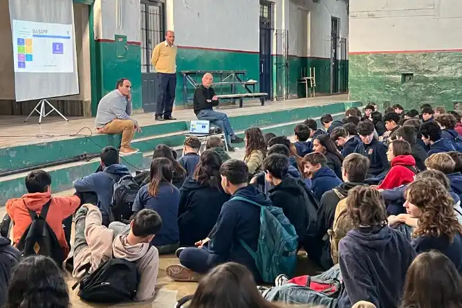 Capacitación sobre “Alerta Joven” para estudiantes de la Escuela Industrial