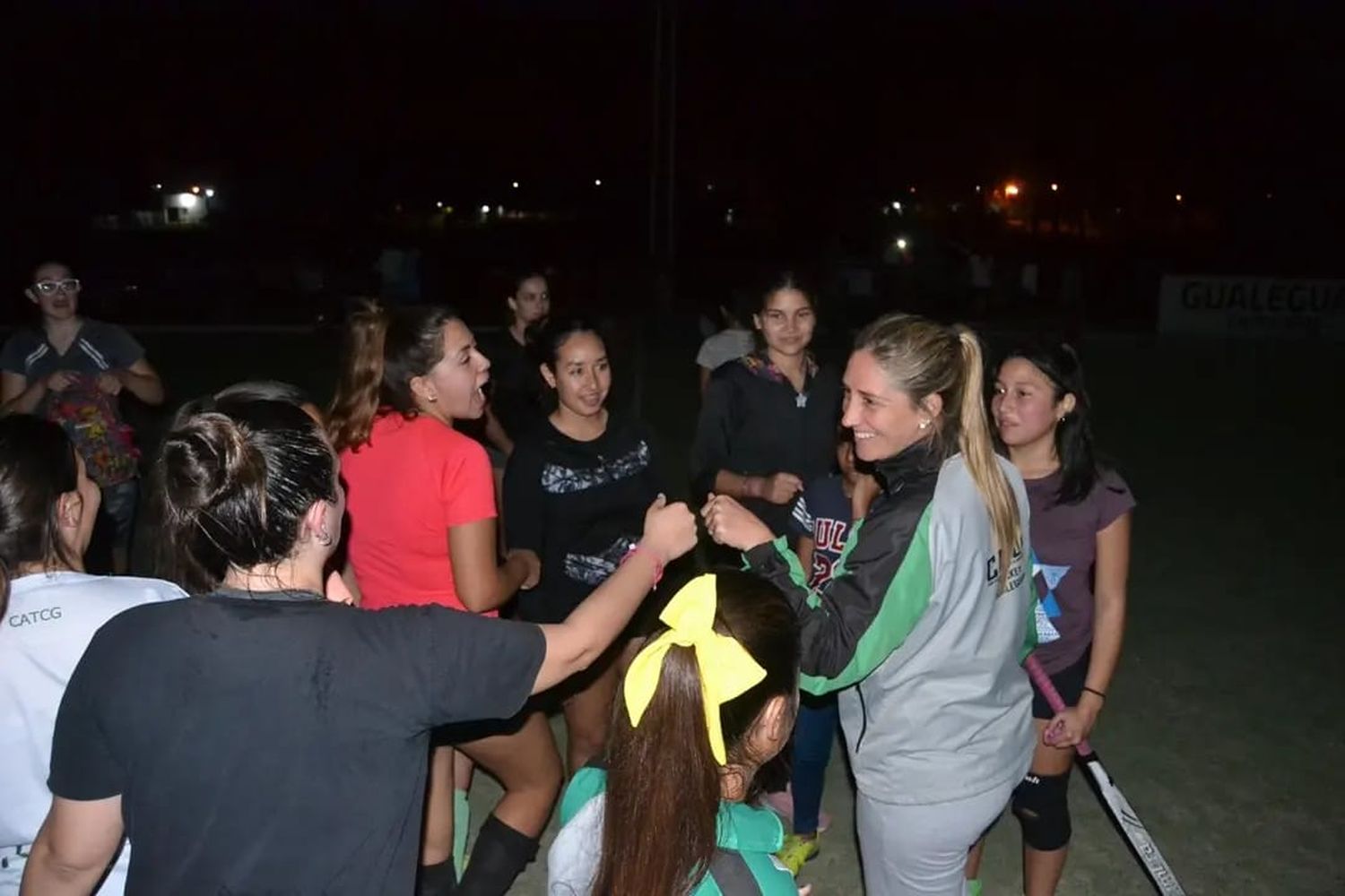 Uno de los últimos entrenamientos ante de la competencia oficial del plantel del Sindicato de la Carne. Las prácticas nocturnas se realizaban con muy poca luz y es uno de los incovenientes a solucionar.