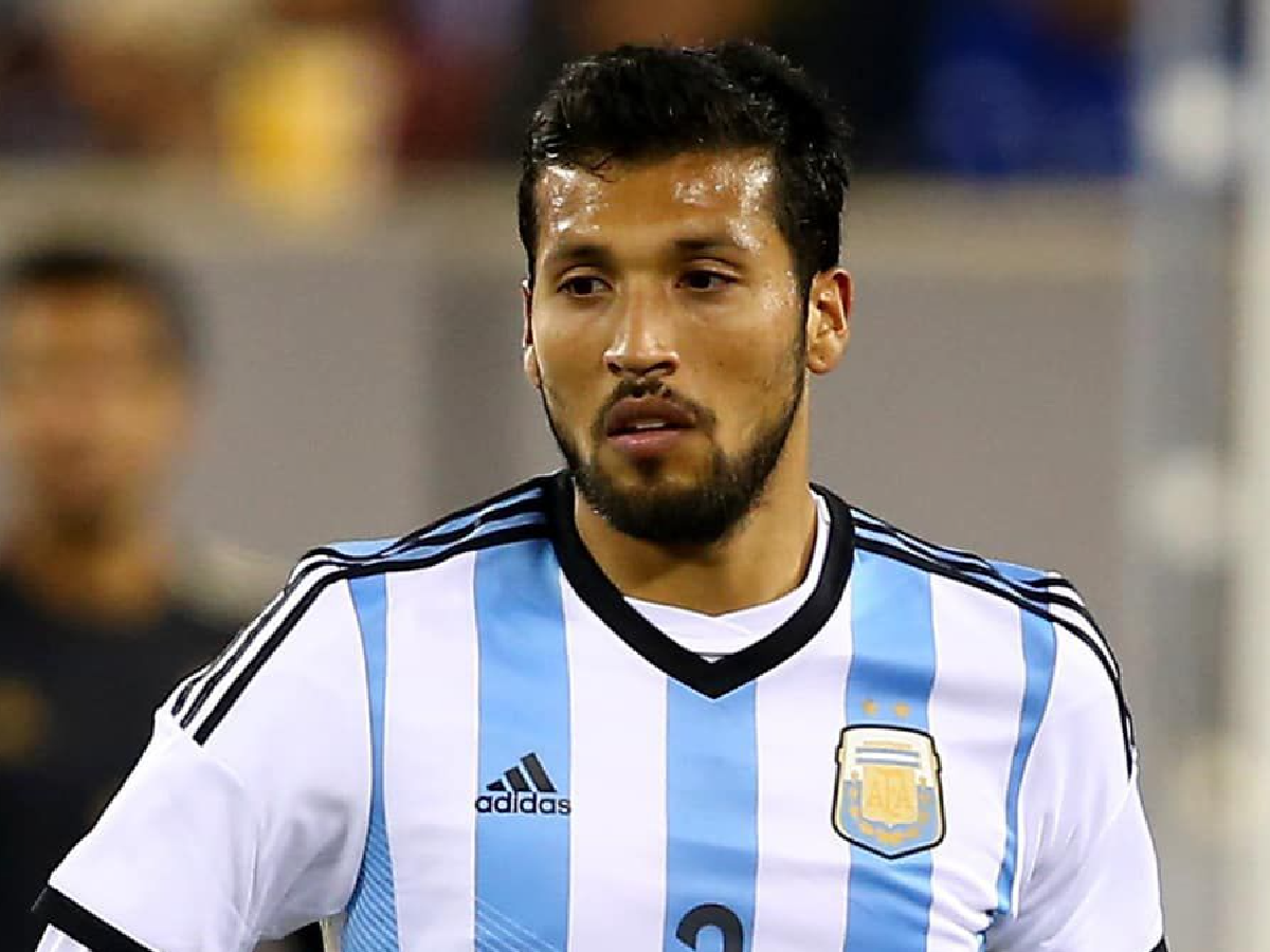 Ezequiel Garay colgó los botines