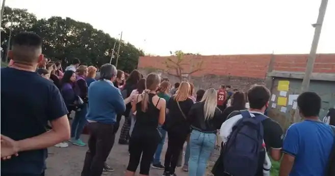 José C. Paz: Colegio cerró de manera sorpresiva, dejó a 500 alumnos en la calle y los padres se enteraron por mail