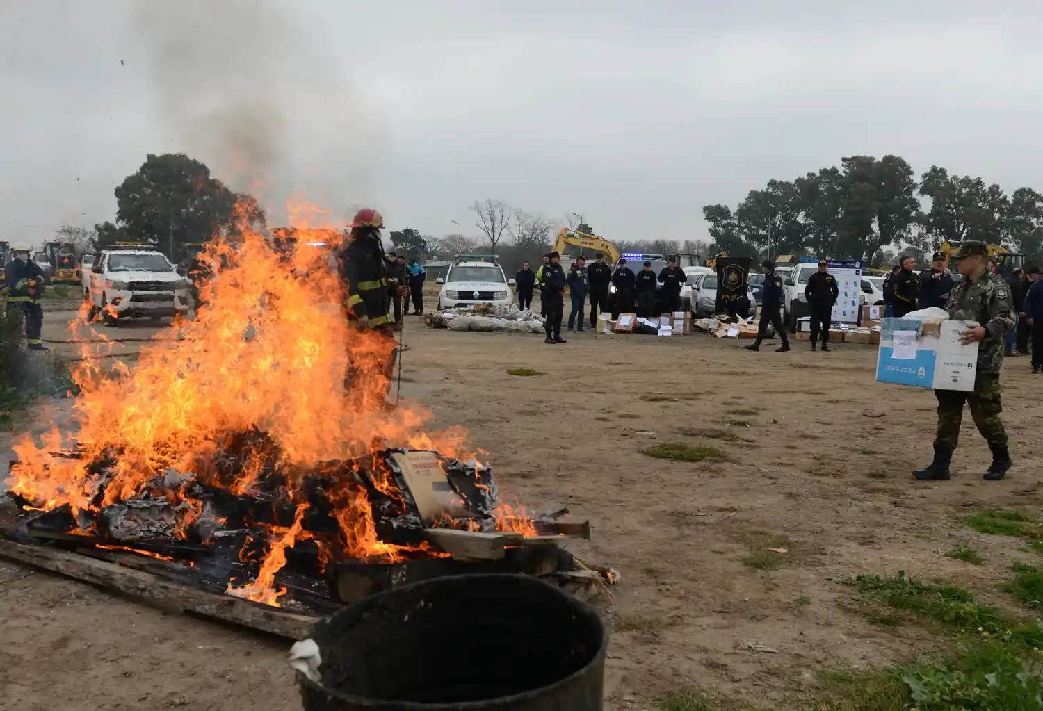 La quema comenzó a las 14 en el predio de la Dirección General de Vialidad municipal.