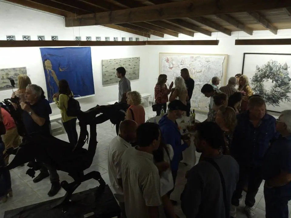 Muestra de arte con obras de nueve artistas contemporáneos