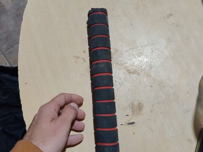 tubo con dinero en efectivo