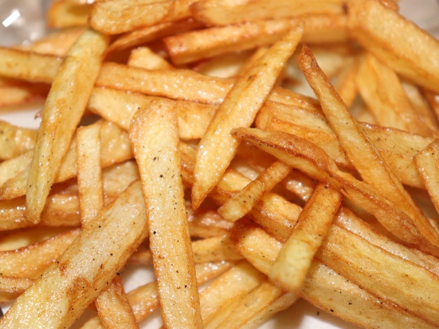Las papas fritas, una comida irresistible para muchos, encabeza esta lista.