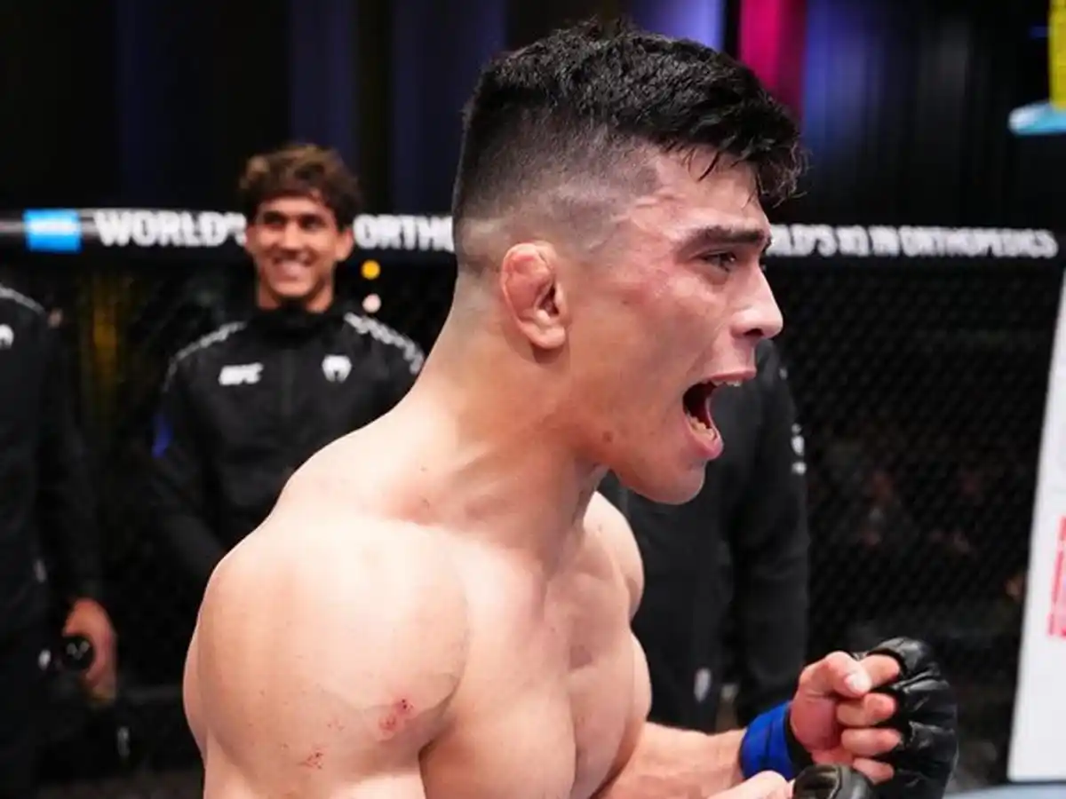 El luchador argentino Kevin Vallejos vivió un episodio memorable durante la velada UFC Vegas 112, luego de concretar una victoria por nocaut ante el georgiano Giga Chikadze.