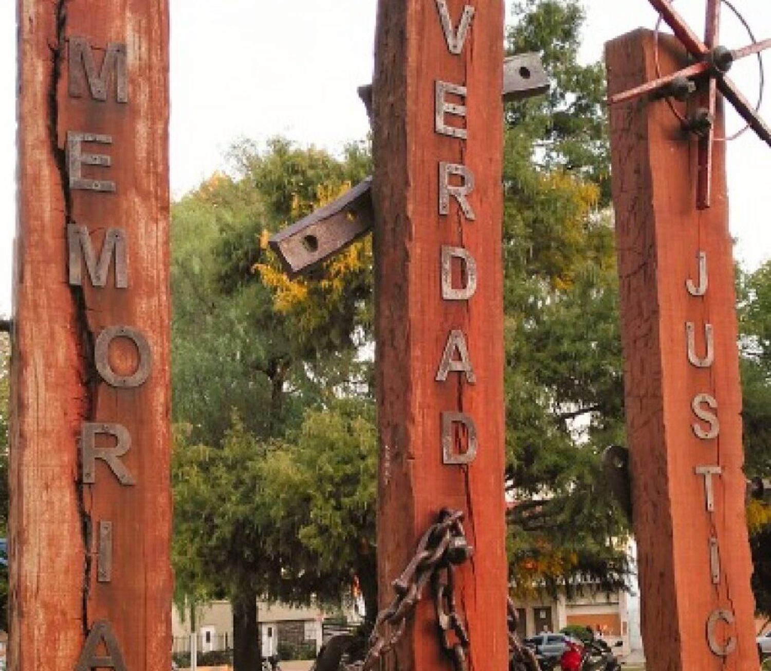 Acto por el Día Nacional de la Memoria en plaza De la Democracia