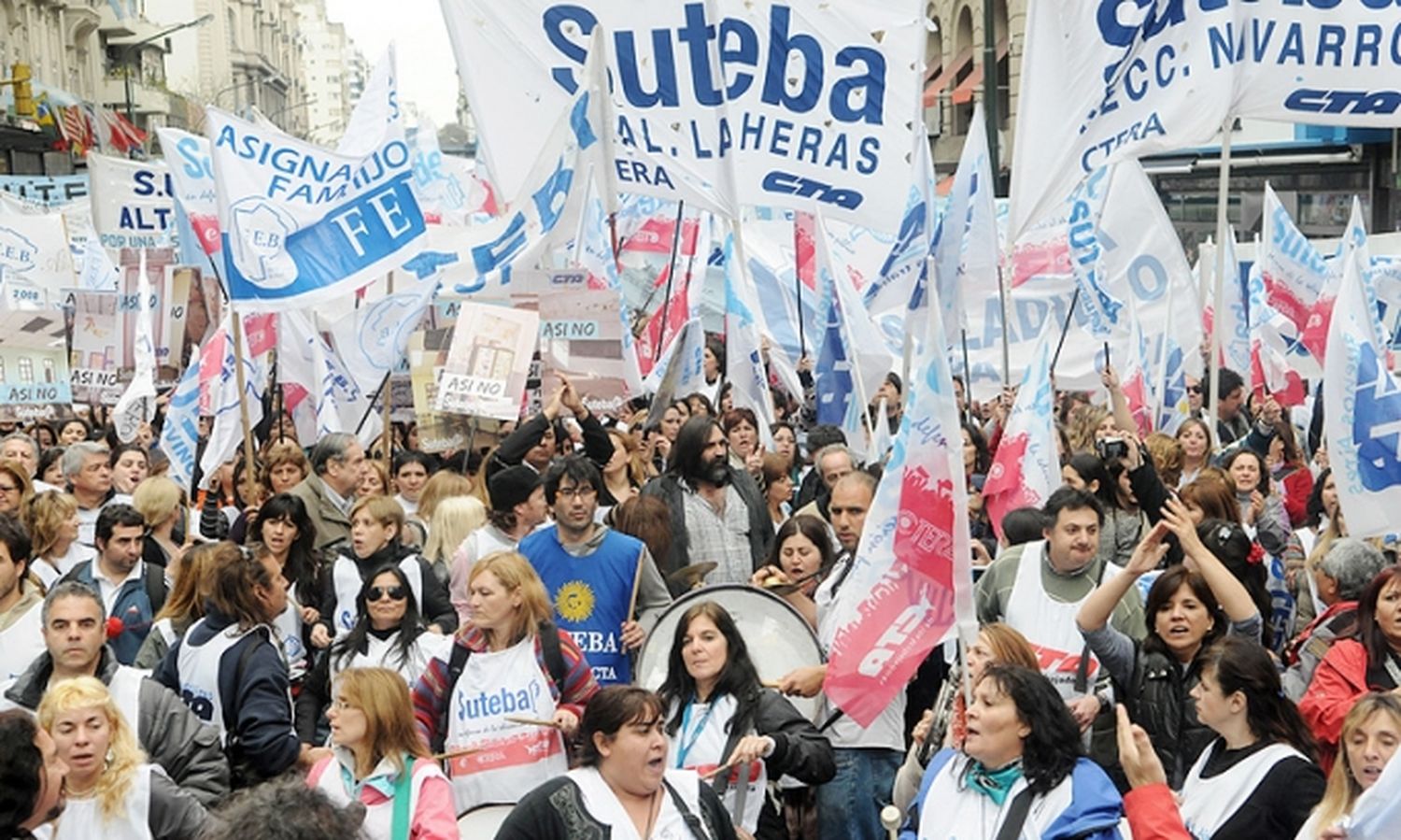 Conflicto docente: Continúa el paro en la Provincia con marchas a la Gobernación