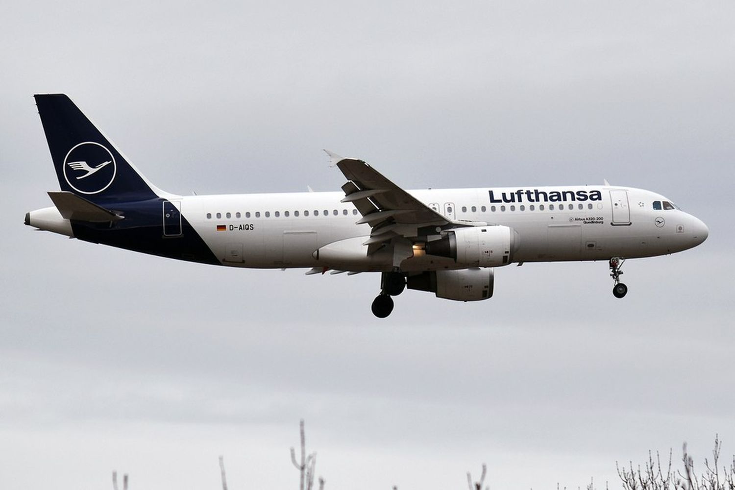 Lufthansa retires its oldest Airbus A320 after 32 years of service