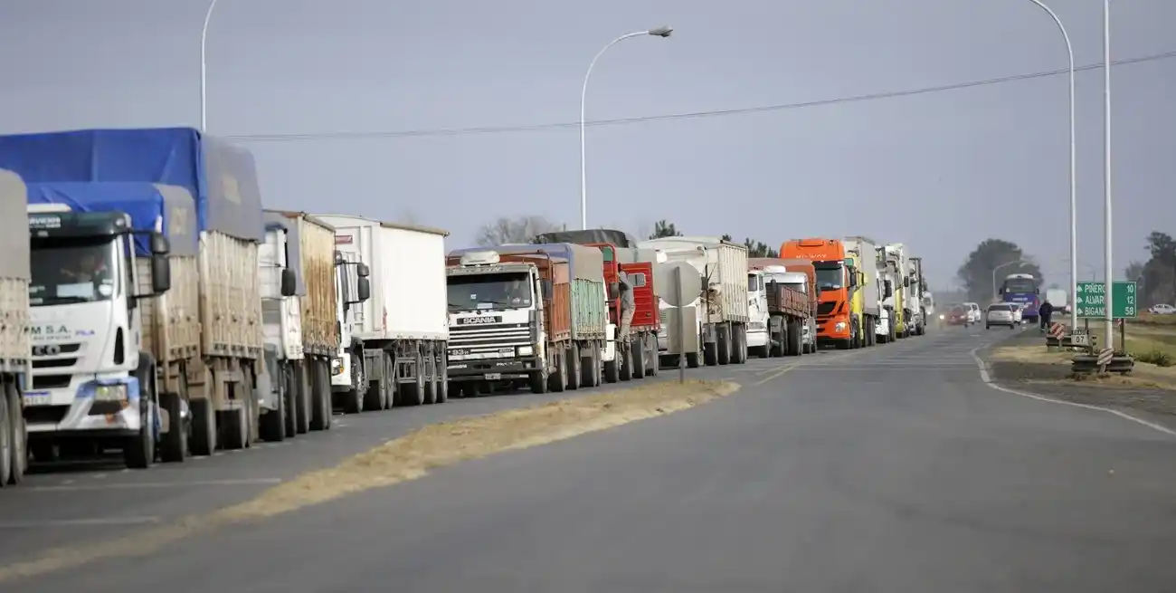 El tránsito pesado, con carga del sector productivo, el principal concurrente en la A012. Marcelo Manera.