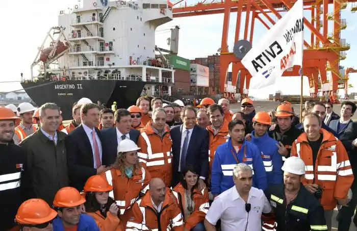 Scioli puso en funcionamiento la terminal de contenedores del Puerto TecPlata