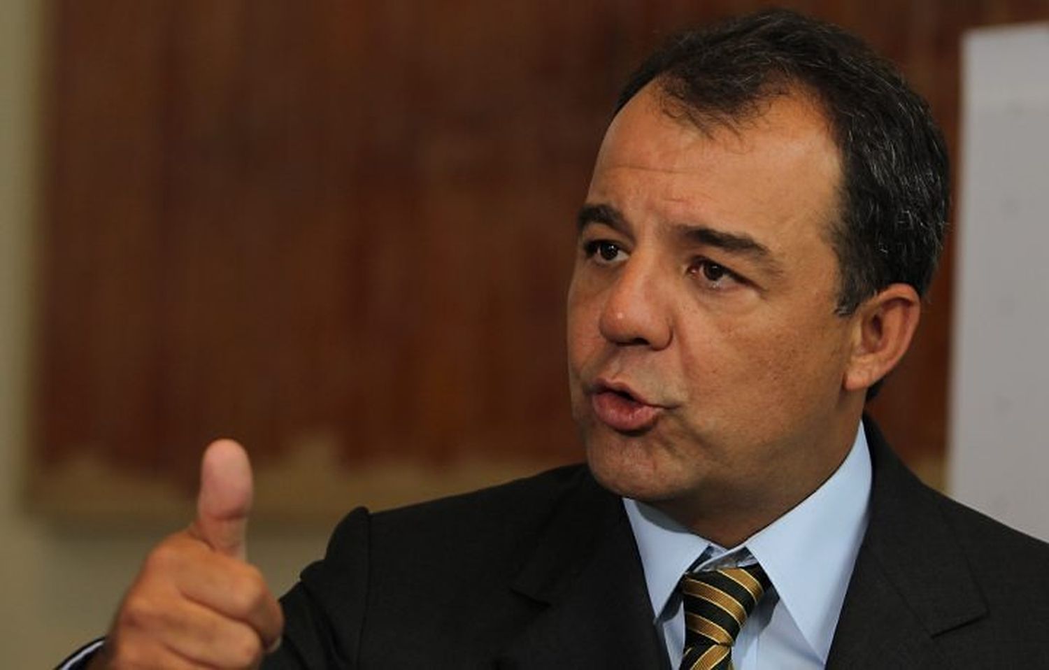 En Río de Janeiro, pagan sueldos con el dinero que robó un ex gobernador