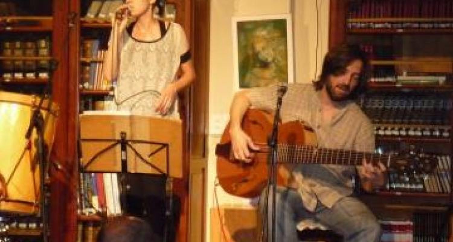 Vita- González presentaron su nuevo disco en la biblioteca