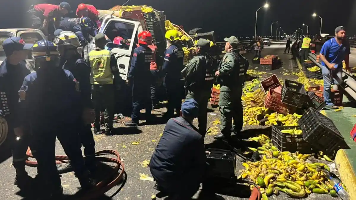 Dos personas perdieron la vida en aparatoso accidente de tránsito en el puente sobre el Lago de Maracaibo