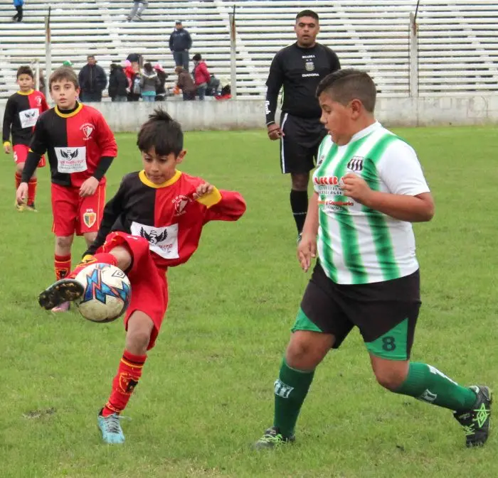 A pesar del frío, los chicos tuvieron su tarde de fútbol
