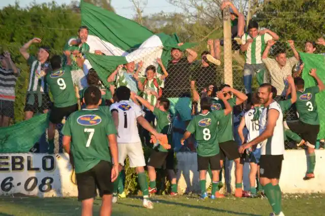 Torneo Oficial: Bancario goleo a Carbo y acaricia el título 2018
