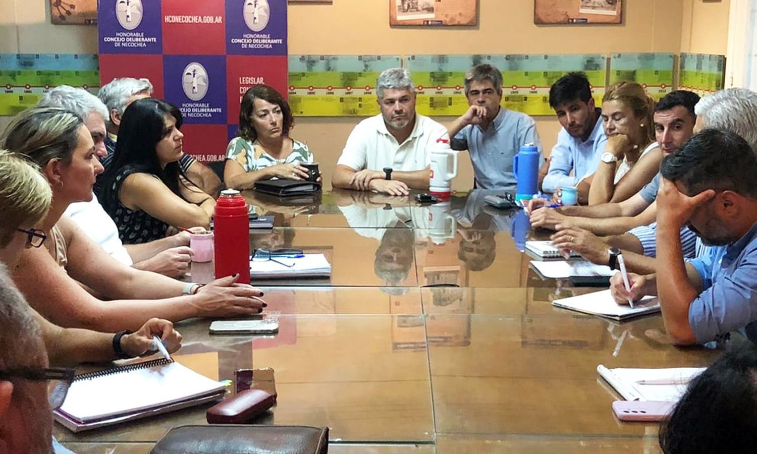 Concejo. Reunión con funcionarios del Ejecutivo