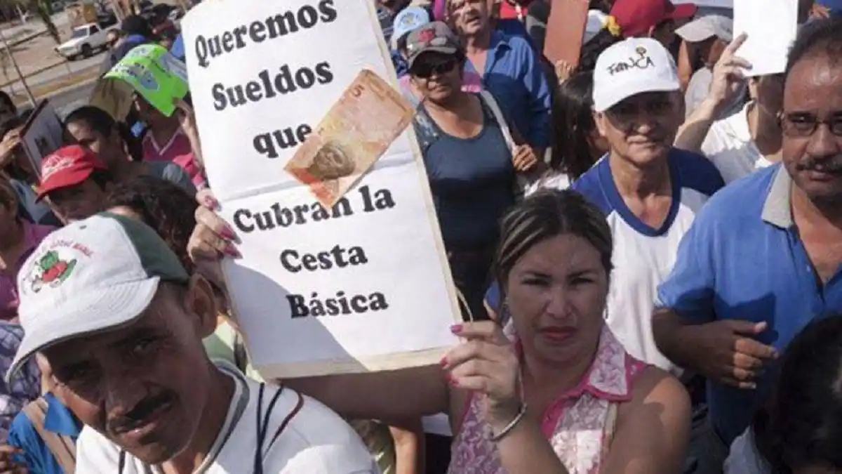 AUMENTAR EL GASTO PÚBLICO Y MANTENER A RAYA la inflación: las metas del madurismo en este año electoral