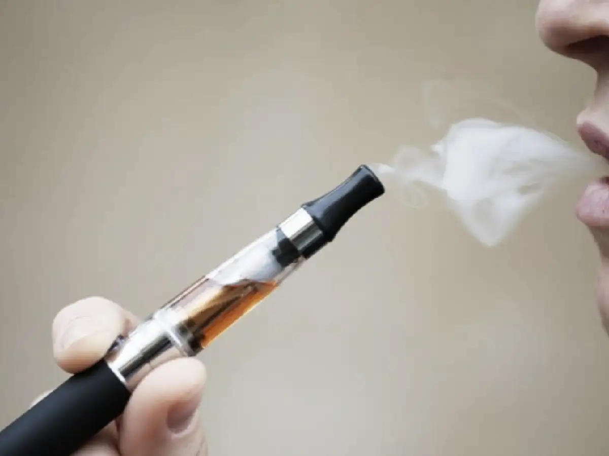 Aunque está prohibido, se duplicó el uso de cigarrillos electrónicos en adolescentes 