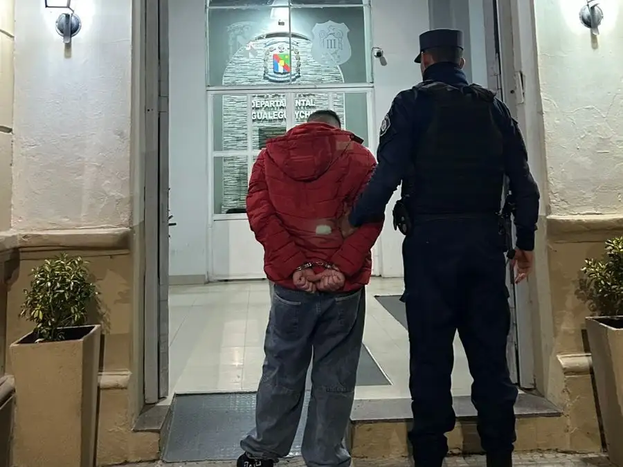 Un joven le prendió fuego la ropa a su ex pareja y terminó detenido