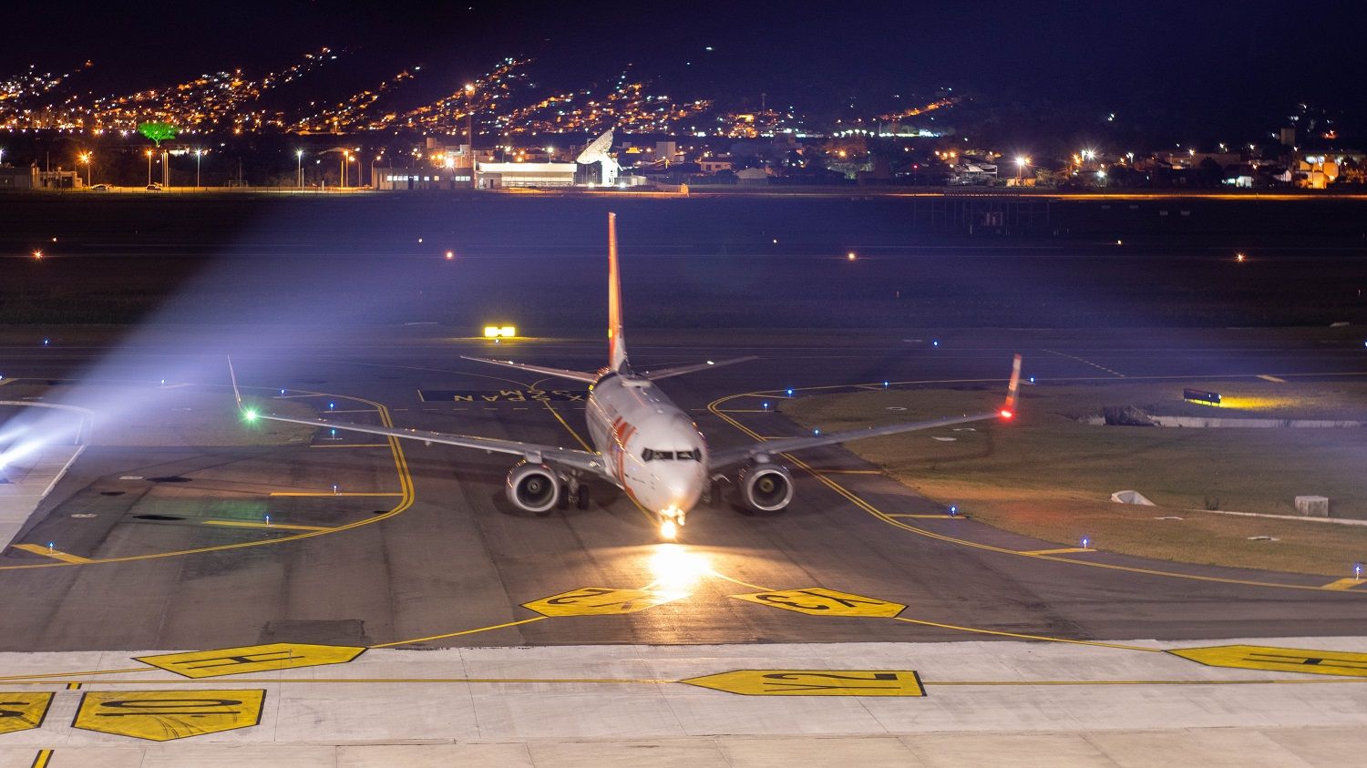 «Arco de luz» para bautizar a un nuevo vuelo de Gol en Florianópolis