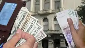 Cotización del dólar: El Blue sigue bajando y el oficial sigue estable
