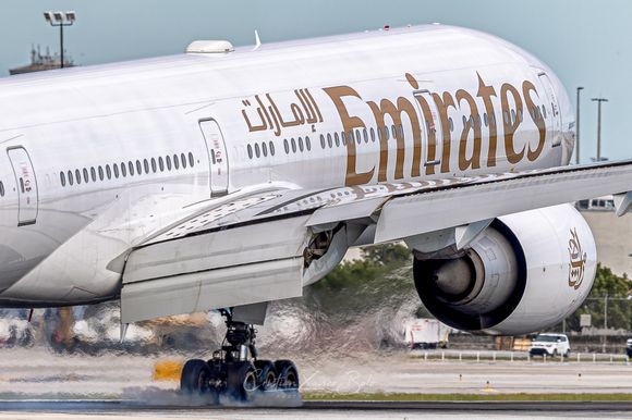 Emirates puts renovated 777 aircraft into service on flights to Saudi Arabia
