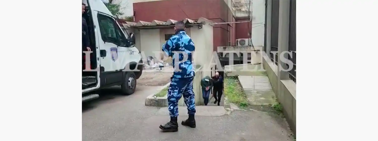Video: así lo trasladan al "Faraón del Pollo" a Batán