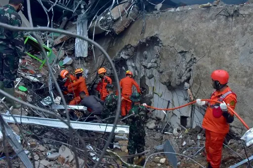 TERROR EN INDONESIA: al menos 37 muertos dejó fuerte sismo en la isla Célebes