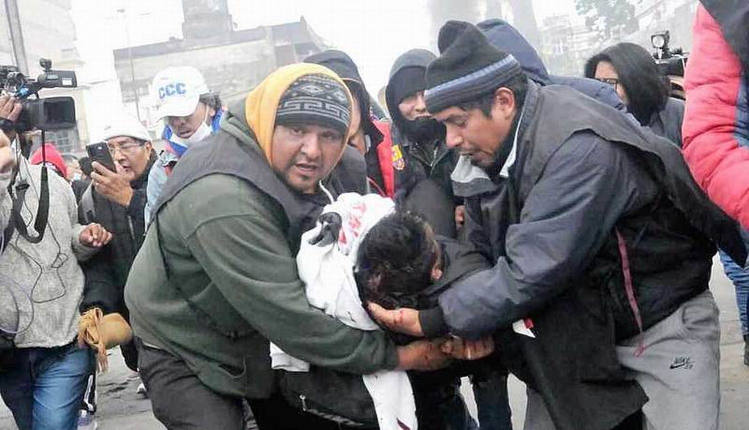 Jujuy: graves incidentes tras la aprobación
y jura de la nueva Constitución provincial