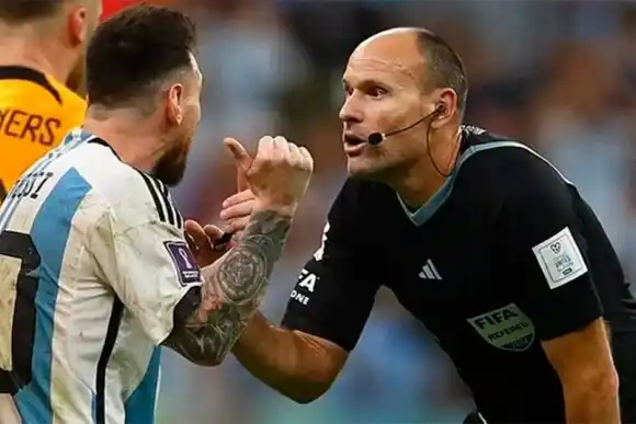 Cambios en el fútbol: probarán expulsiones temporales y que sólo el capitán hable con los árbitros