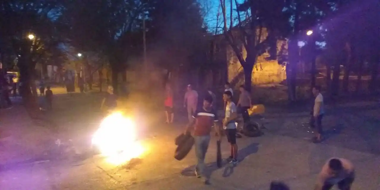 Arde el Munilla: amenazaron con incendiar la casa de "Los Catamanos"