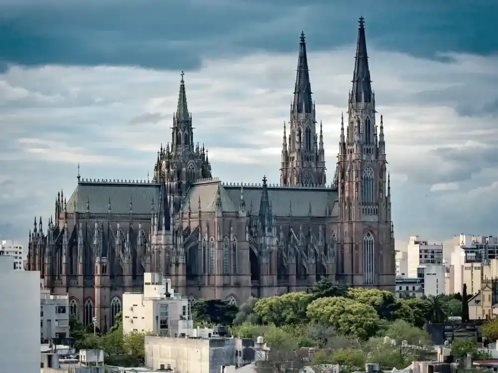 La Catedral de La Plata, una joya del neogótico local.