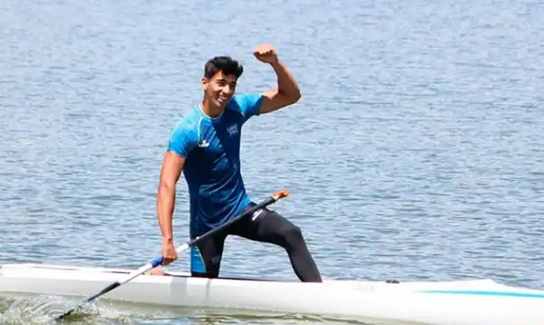 Luciano Méndez ganó la semifinal y se clasificó finalista en C1 1000 metros