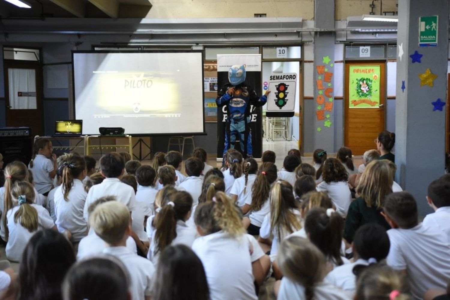 “¿Quién Pierde?”: “Piloto Tango” estuvo en la Escuela De La Plaza