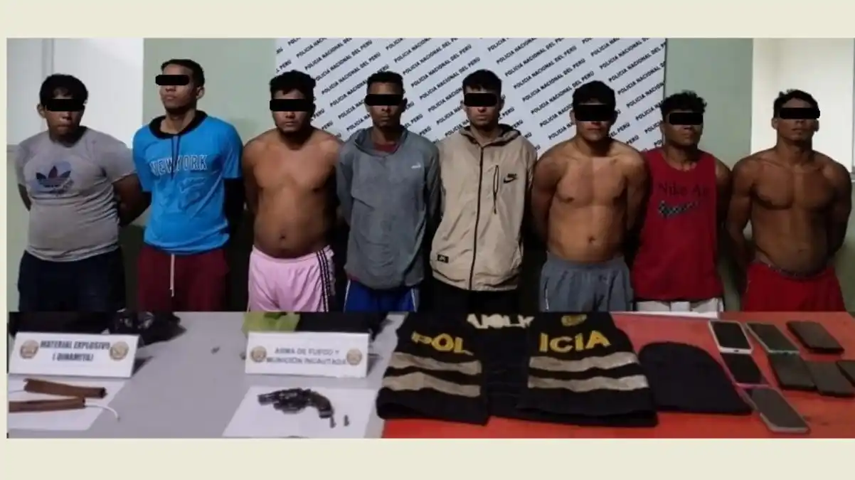 Detienen a ocho venezolanos con armas, explosivos y un chaleco policial en Perú