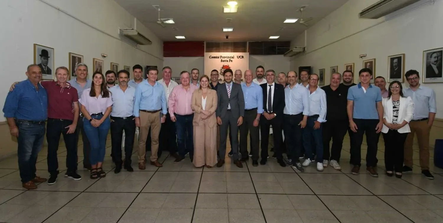 Los integrantes de la coalición gobernante, en una reunión de marzo, al cumplirse 100 días de la gestión. Foto: Archivo/Manuel Fabatía