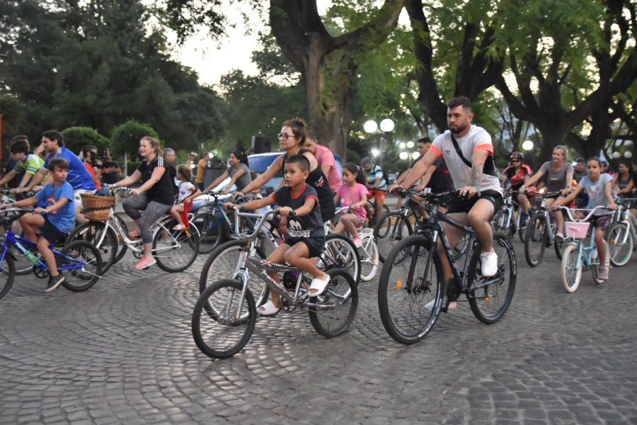 La primera bicicleteada del año cerró con una gran convocatoria en el centro de Rafaela