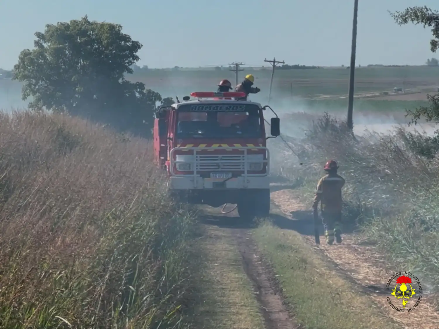 Bomberos Voluntarios controlaron un incendio en un campo cercano al Parque Industrial