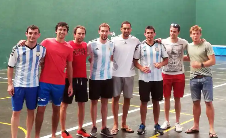 Joseba Bilbao recorriendo Francia y el País Vasco