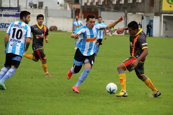 Sarmiento recibe a Atlético Paraná y le puede dar una mano a Juventud