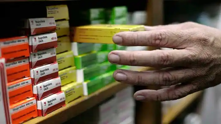 FARMACEUTAS ALERTAN sobre el peligro de comprar medicamentos en línea o en bodegones