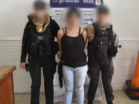 Violento episodio en el centro: una mujer fue detenida por golpear y amenazar a dos hombres en un hotel