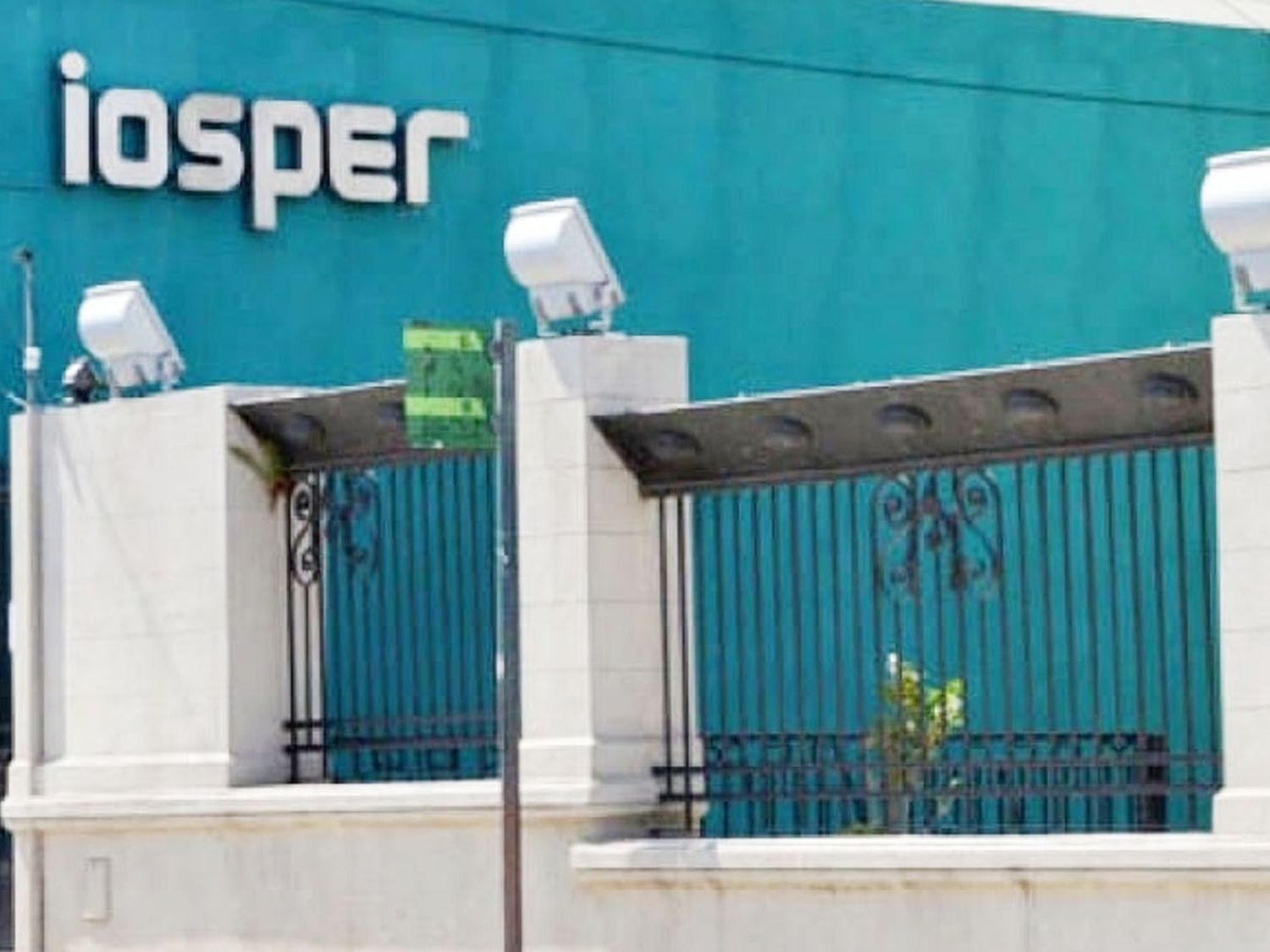 Iosper ratifica su compromiso: mantiene coseguro en 2.500 pesos y elimina aranceles